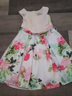 Rare Editions White Bodice Floral Fit-and-Flare Dress in Pink and Green